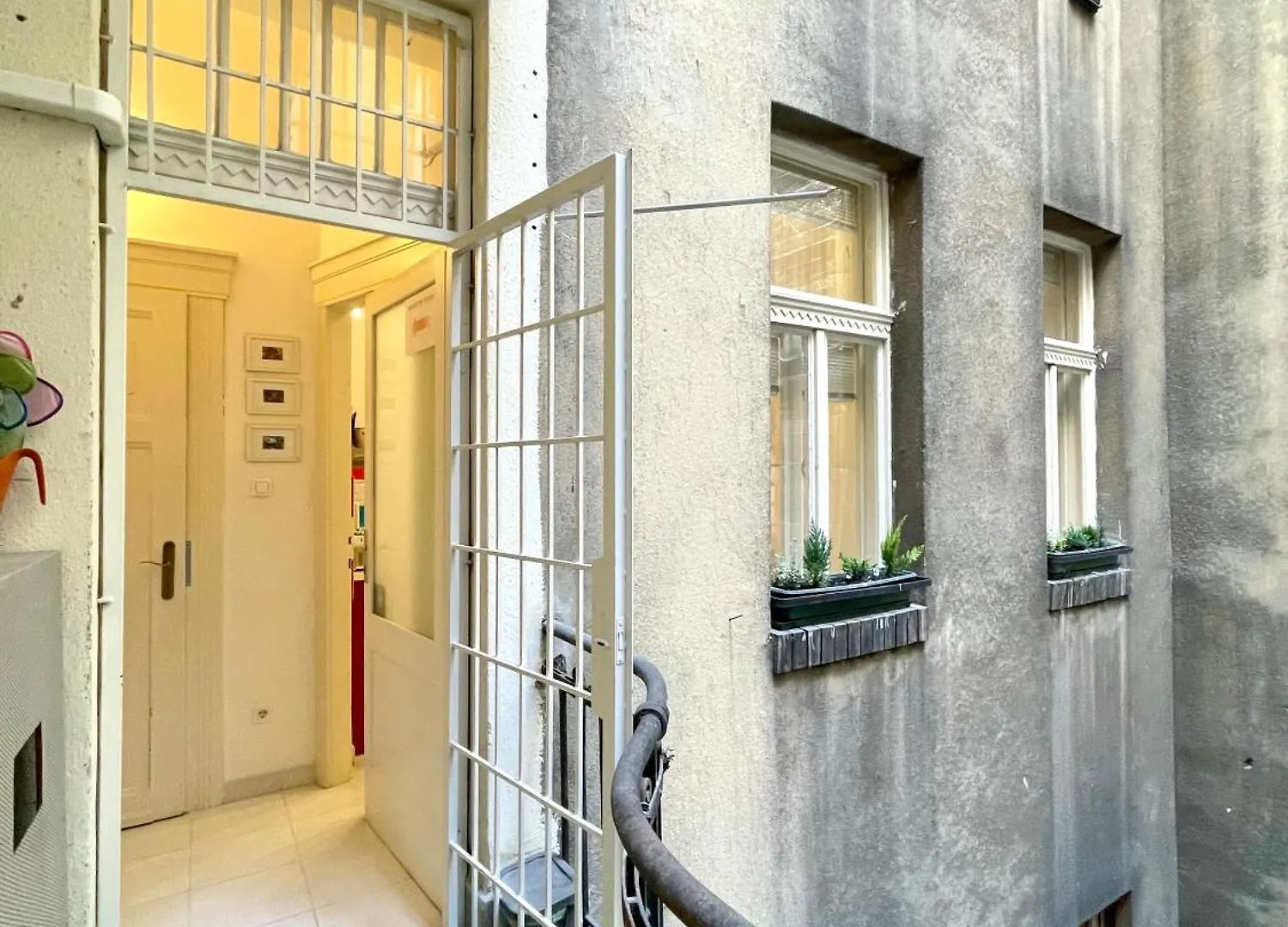 Rainbow Pearl Apartment At St Stephen' S Basilica Ungern