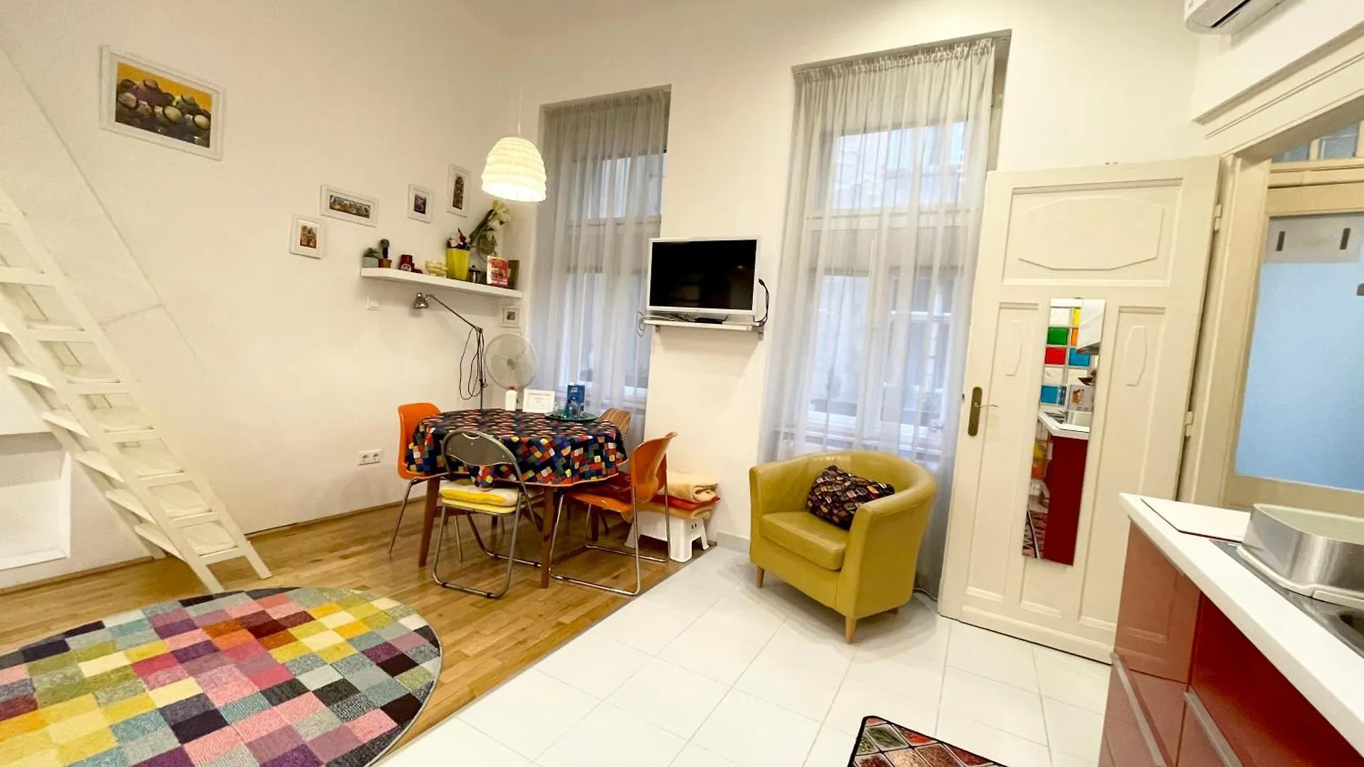Rainbow Pearl Apartment At St Stephen' S Basilica